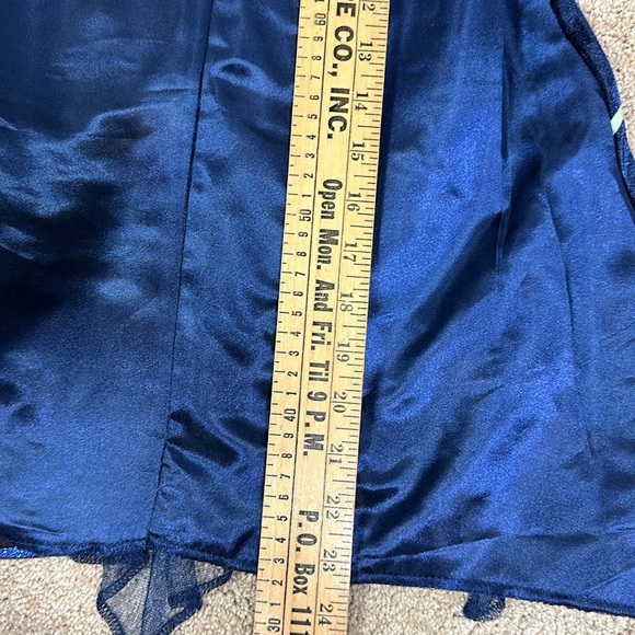 Girls Vampirina Costume Size 4-6X Bootiful Dress, Wings & Headband Glow In Dark - Picture 15 of 15